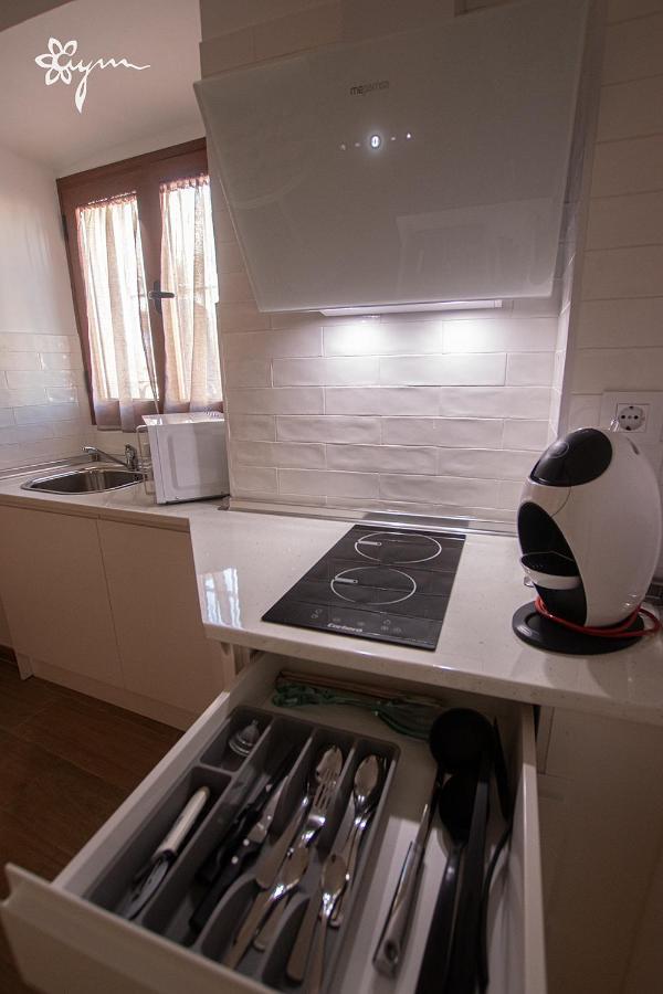 Apartamentos Turisticos Abrilymarzo Caces Exterior foto